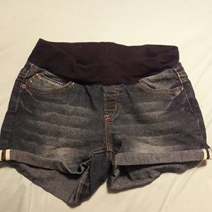 Maternity shorts